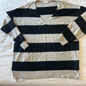 Striped V-Neck Sweater black and cream